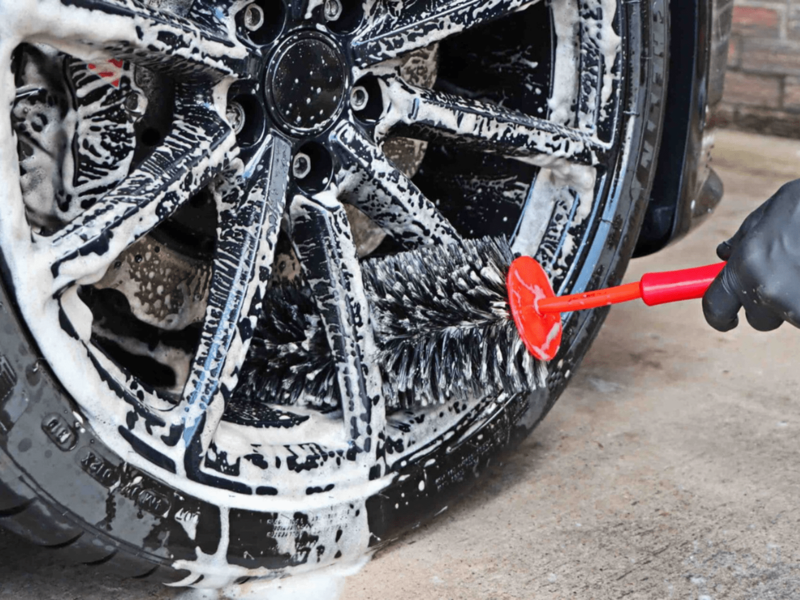 Removing brake dust from your car's wheels